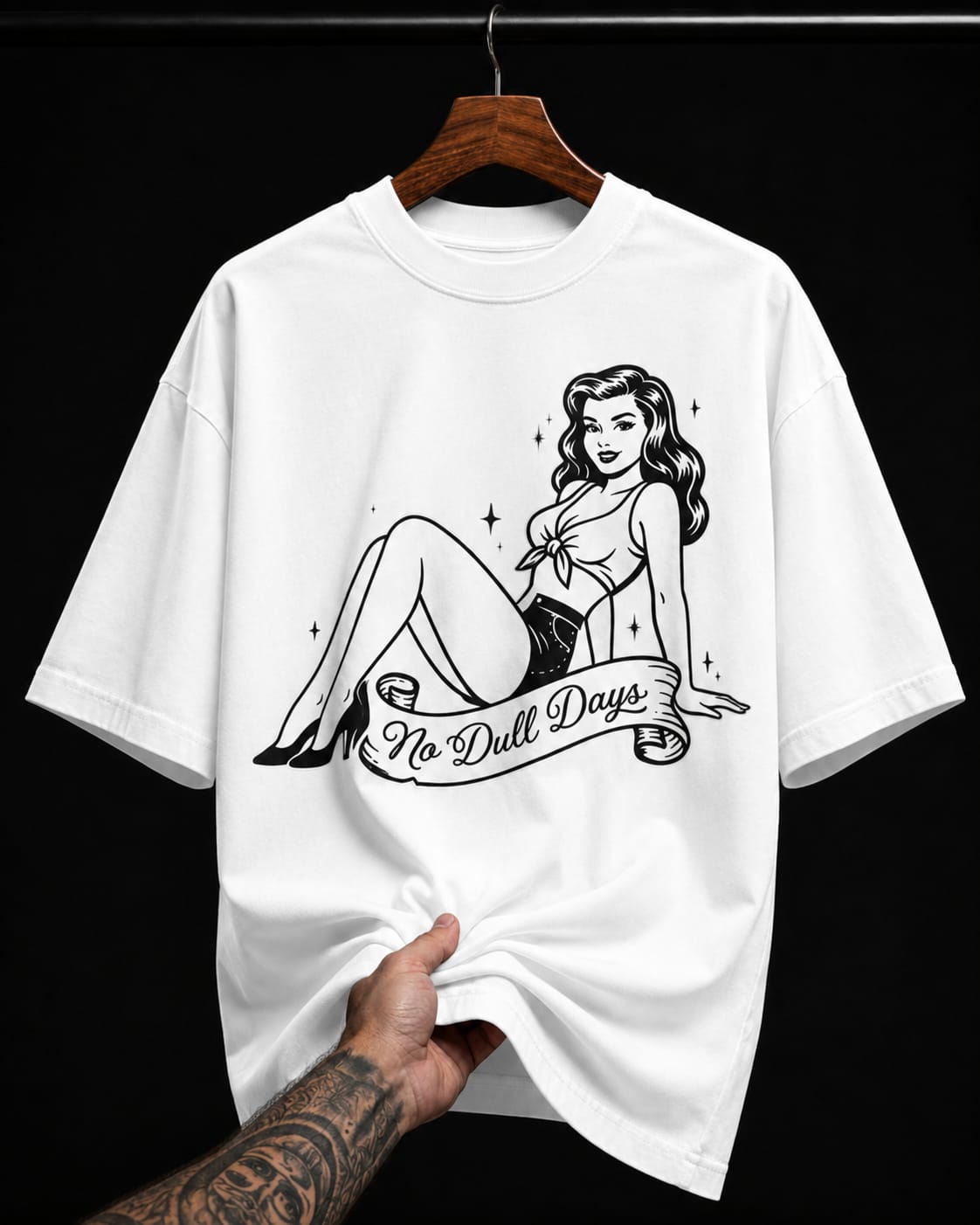 No Dull Days Pin-Up Girl graphic T-shirt